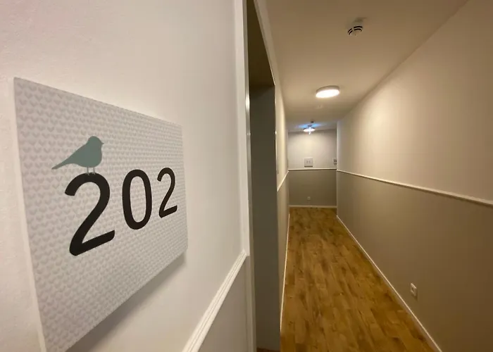Signature East Falk 3*