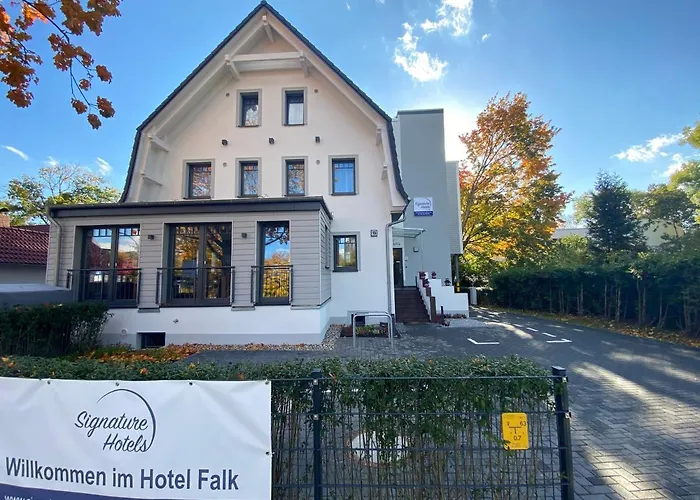 Hotel Signature East Falk 3*