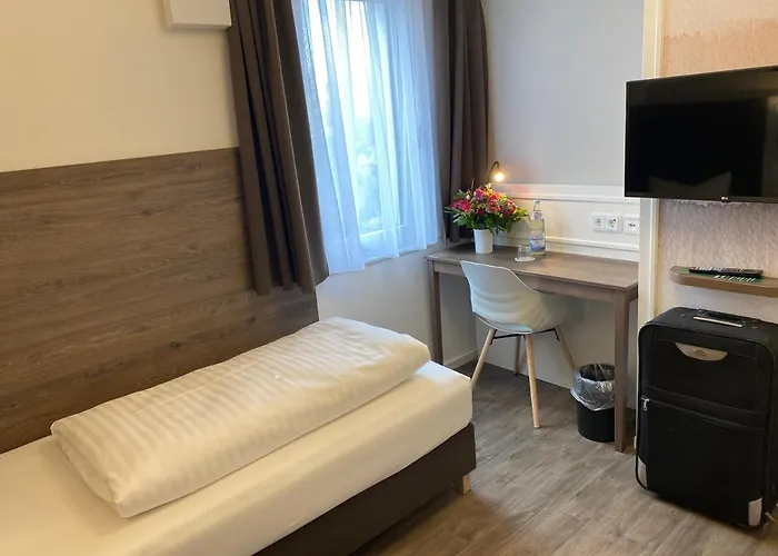 Signature East Falk Hotel 3*