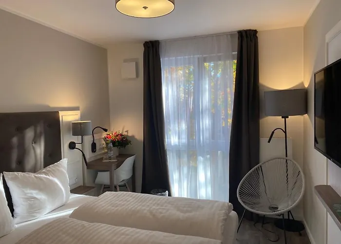 Signature East Falk Hotel